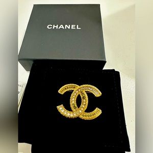 Chanel rhinestone/crystal Brooch. Pre Loved Y2003